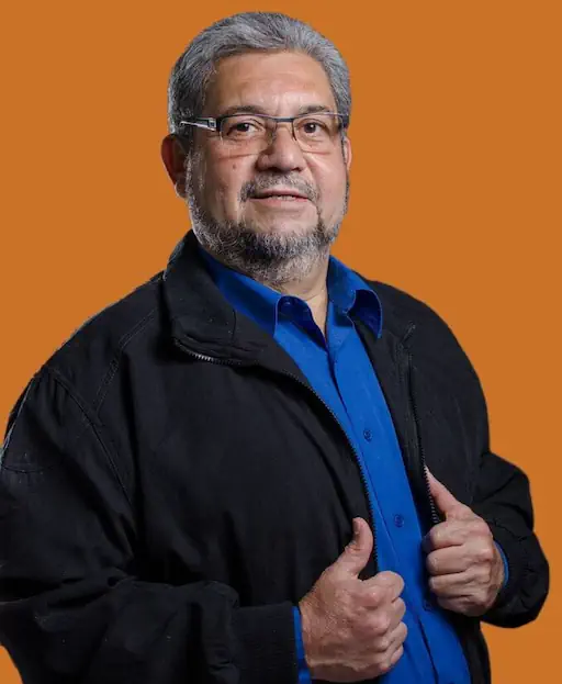 Dr. Carlos Tineo